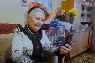 Любимов поздравил с 96-летием педагога Галину Соболеву