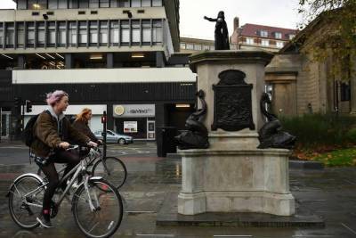 В Британии на месте памятника работорговцу установили статую Дарта Вейдера