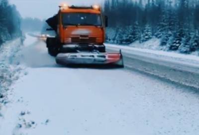 «Холодэо и дубэо»: дорожники показали, как чистят от снега дороги Ленобласти