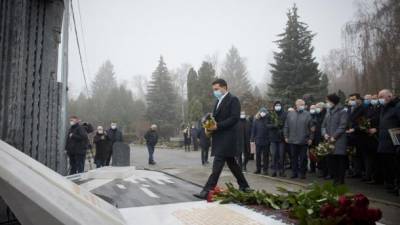 Зеленский открыл памятник первому украинскому космонавту Каденюку. ФОТО
