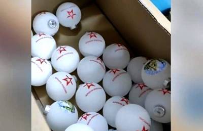 АТОшники приехали на фабрику ёлочных игрушек, где выпускали шары с символикой армии РФ, видео