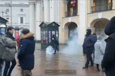 В Петербурге бросили дымовую шашку и задержали Валерия Соловья