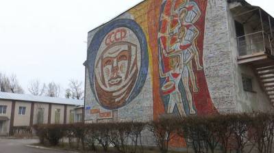 Пандемия отложила планы мэрии на ремонт уникальной мозаики с Гагариным в Воронеже