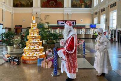Необычная новогодняя елка появилась на Московском вокзале в Туле