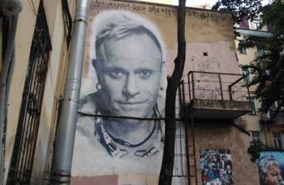 Петербуржцы пытаются спасти граффити с лидером The Prodigy