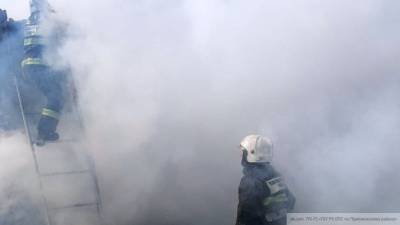 Сотрудники МЧС потушили крупный пожар на мебельной фабрике в Тольятти