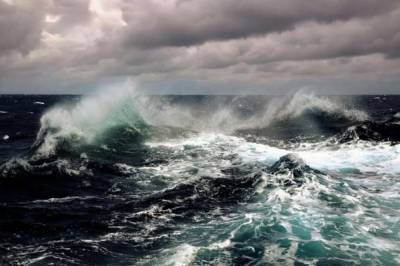 В Украине спасатели предупредили о шторме на Черном и Азовском морях