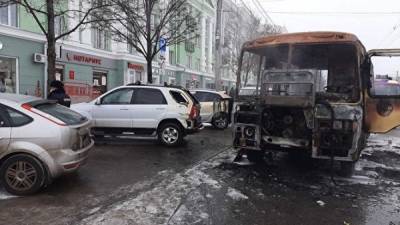 В Челябинске во время движения загорелась маршрутка