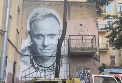 В Санкт-Петербурге пытаются спасти граффити с Китом Флинтом из The Prodigy