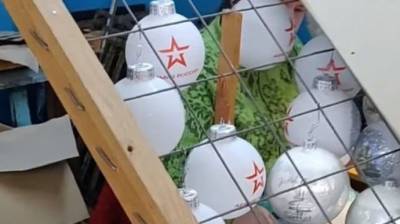 Новогодние игрушки для «зеленых человечков»: как под Киевом изготавливали елочные украшения для армии РФ