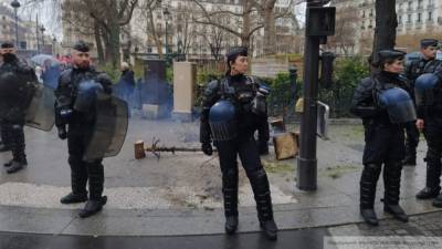 Правоохранители Парижа применили слезоточивый газ против митингующих