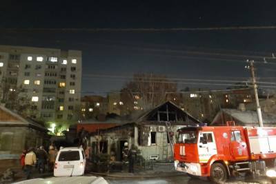В центре Саратова сгорел известный магазин Раки-рыба