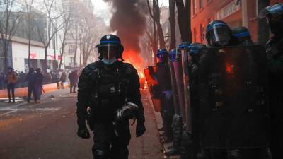 На акциях протеста в Париже задержали 22 человека