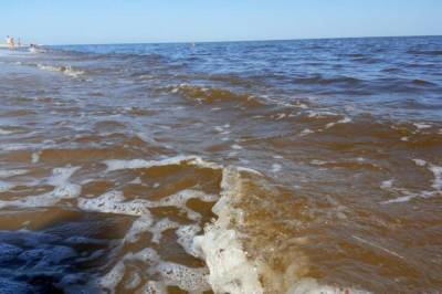 Синоптики объявили оранжевый уровень опасности из-за шторма на Черном и Азовском морях