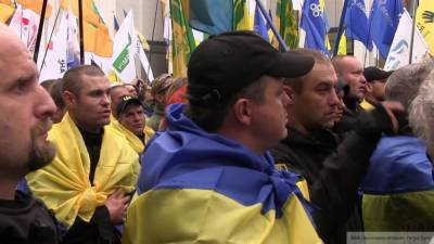 Украинцы устроили акцию протеста у стен суда в Краматорске