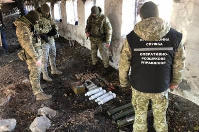 Гранатометы, тротиловые шашки и гранаты: На Донбассе правоохранители обнаружили тайник с боеприпасами
