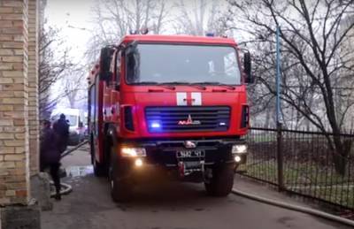Огненный ад в Киеве: пламя охватило многоэтажку, люди выпрыгивали из окон. Подробности ЧП