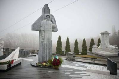 На Байковом кладбище увековечили память первого украинского космонавта (ФОТО)