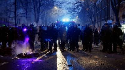 За свободу слова: боевыми столкновениями отличилась акция протеста в Париже