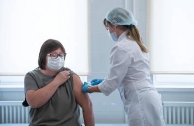 Вакцинация от коронавируса стартовала в Москве
