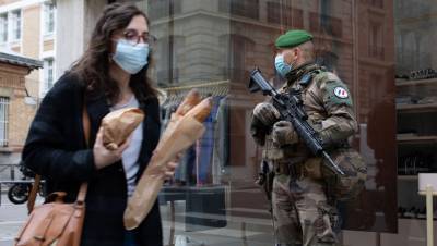В Париже на протестах пострадали восемь полицейских