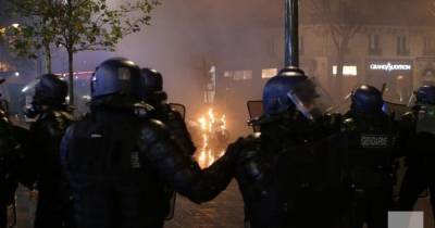 Во Франции возобновились протесты и погромы: около 50 тыс. участников и десятки арестованных