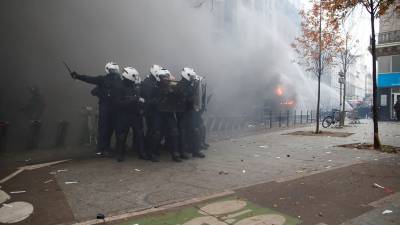 Глава МВД Франции сообщил о 64 задержанных на акции протеста в Париже