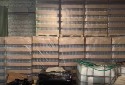 Полиция нашла 500 литров спиртного контрафакта в Гатчинском районе