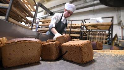 Диетолог рассказал об опасности черного хлеба из-за уровня сахара