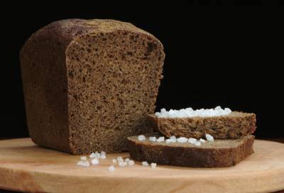 Диетолог объяснил, чем может быть опасен чёрный хлеб
