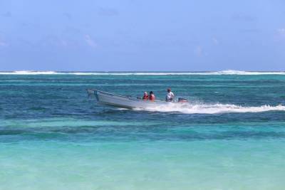 8 человек погибли при крушении лодки у берегов Доминиканы