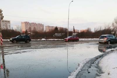 В Рыбинске из-за аварии на трубопроводе затопило городкие улицы
