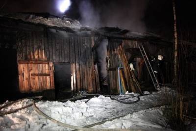 В Ивановской области сгорел большой сарай с дровами