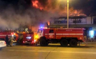 Площадь пожара на рынке в Ростове-на-дону увеличилась до 2,5 тысяч квадратных метров