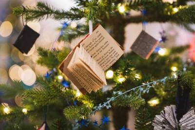 В МЧС рассказали о безопасных способах украшения новогодней елки