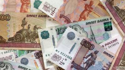 Долги по кредитам помешали 4 млн россиянам покинуть страну — ФССП