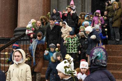 Власти Петербурга ожидают от РПЦ введения ограничений по коронавирусу