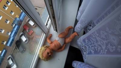 Москвичка выкинула из окна грудного ребёнка своей подруги