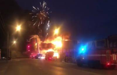 В Ростове-на-Дону на рынке с пиротехникой произошёл крупный пожар