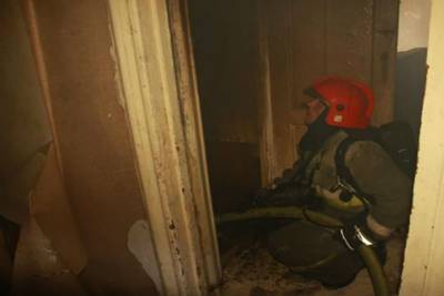 В Санкт-Петербурге спасатели тушили горящую квартиру на Литейном проспекте