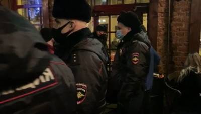 В центре Петербурга закрыли бар за работу ночью