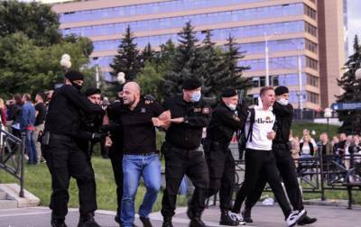 Перед очередными протестами в Минске стягивают спецтехнику