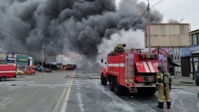 Названа предварительная причина пожара на рынке в Ростове-на-Дону