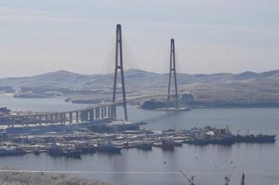 Во Владивостоке восстановили движение по мосту на остров Русский