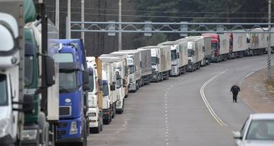 Более 900 грузовиков застряли в пунктах пропуска на выезд в Литву