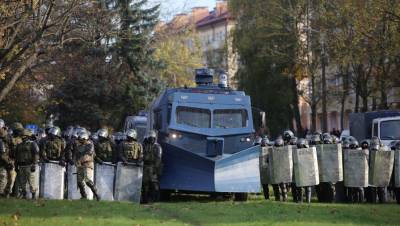 Очевидцы сообщают о движении военной техники в центр Минска
