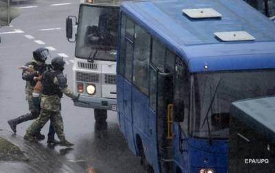 В Минск для подавления протестов зашла колонна бронемашин