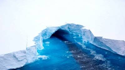 В Атлантическом океане обнаружили самый большой в мире айсберг.