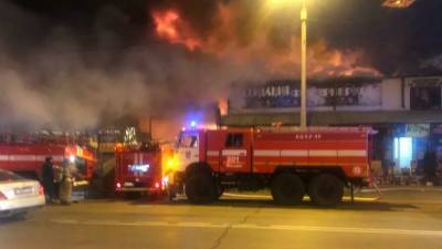Организована проверка из-за пожара на рынке в Ростове-на-Дону