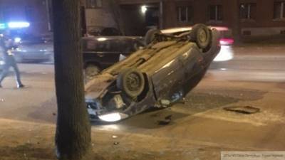 Пьяный водитель влетел в столб и перевернулся в Кузбассе